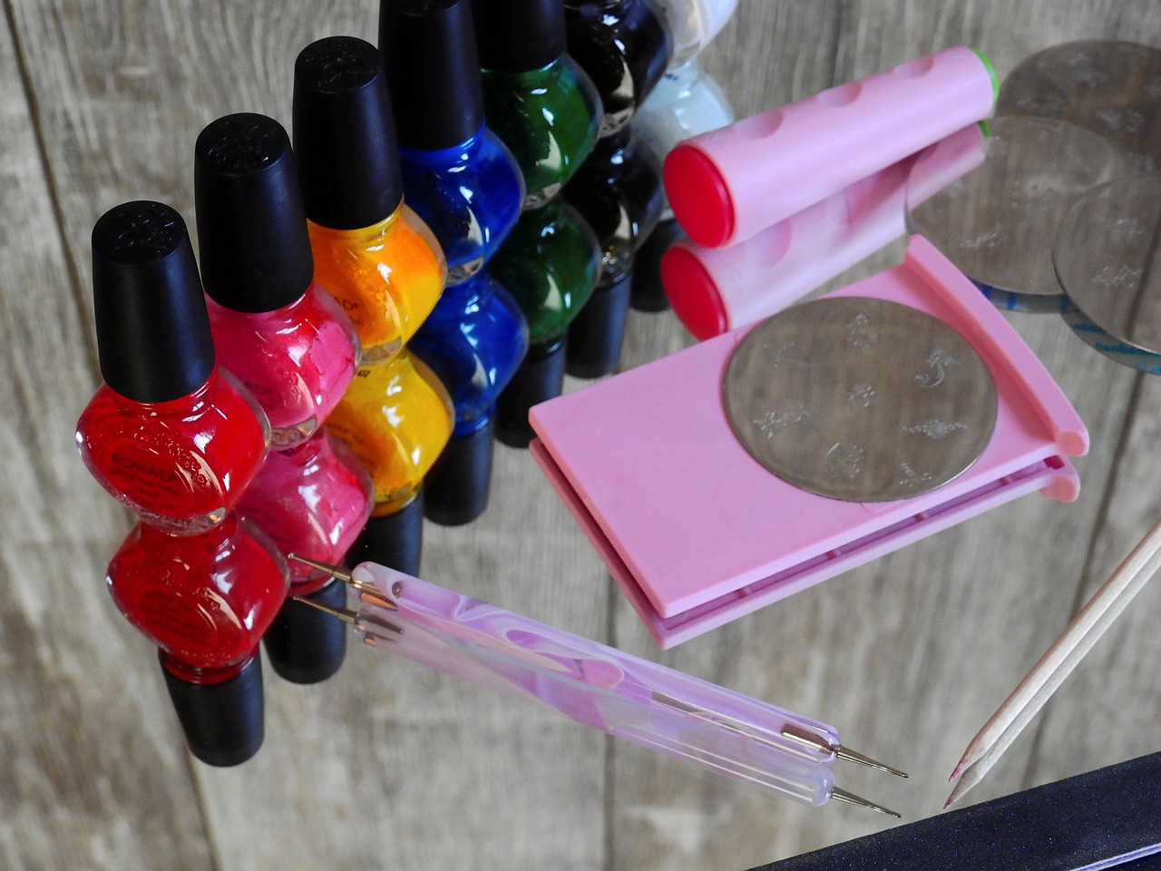 Learn the Latest Nail Art Trends with Online Classes